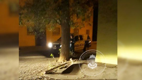 Amenazaba con un arma a chicos que jugaban en la calle