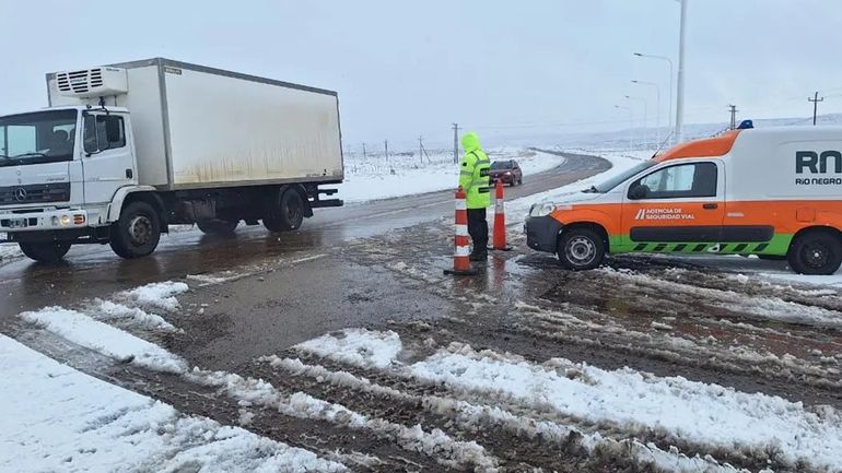 Desde la Agencia Provincial de Seguridad Vial difundieron una serie de recomendaciones para prevenir accidentes durante la temporada invernal. Foto: Gentileza.