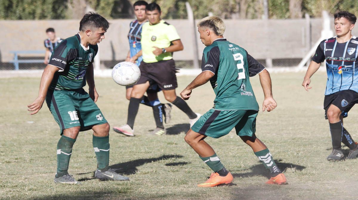 Domingo de fútbol en la Liga Deportiva Confluencia.
