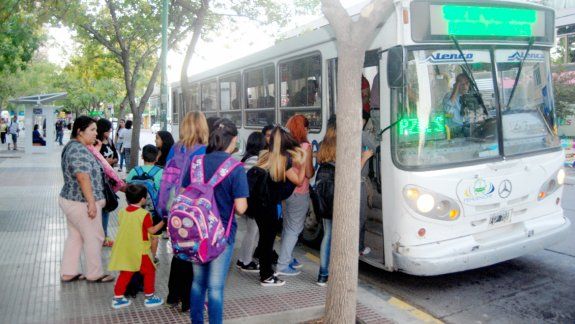 Las demoras en los horarios pautados para los recorridos, al tope de la lista de reclamos de los pasajeros contra la empresa que brinda el servicio.