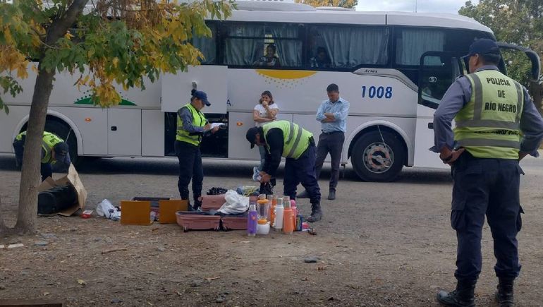 Robó, cargó el botín en una valija y se tomó un colectivo, pero lo atraparon