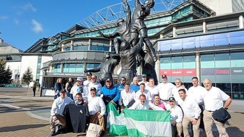 La barra en Londres con las banderas de Marabunta en la puerta de un mítico escenario.