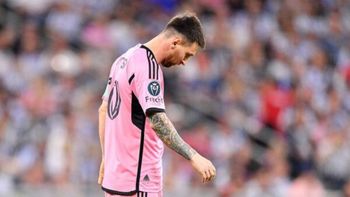 es humano: el video de la pelea que vivio lionel messi con un plateista en canada