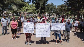 los feriantes del don bosco insisten en quedarse en la plaza