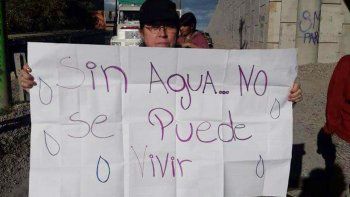 vecinos de fernandez oro cortaron la ruta tras 11 dias sin agua