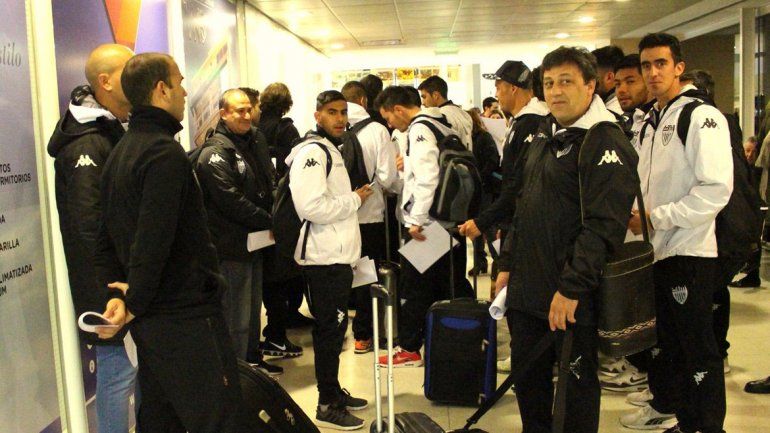 La delegación se tomó ayer uno de los primeros vuelos desde Neuquén hacia Buenos Aires.