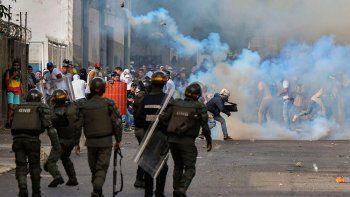 los enfrentamientos dejan 16 muertos y se profundiza la crisis