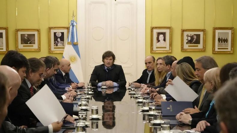 Javier Milei firmó el veto total a la ley de jubilaciones tras la reunión con legisladores dialoguistas