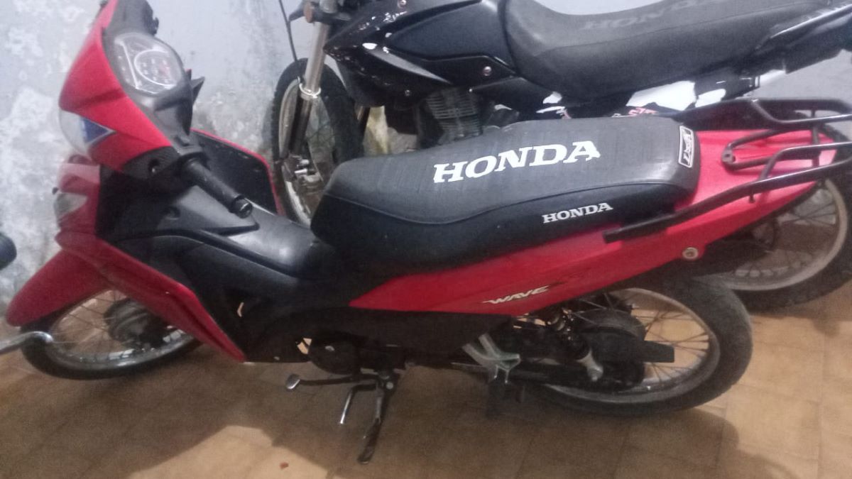La moto recuperada por la Policía de Cipolletti, tras una persecución, había sido robada en Neuquén.&nbsp;