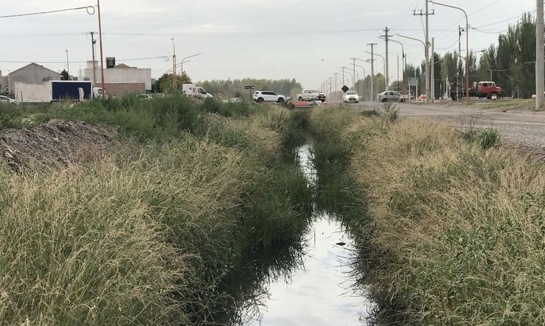 El gobernador Alberto Weretilneck y el intendente Rodrigo Buteler anunciaron el entubado de los desagües pluviales.