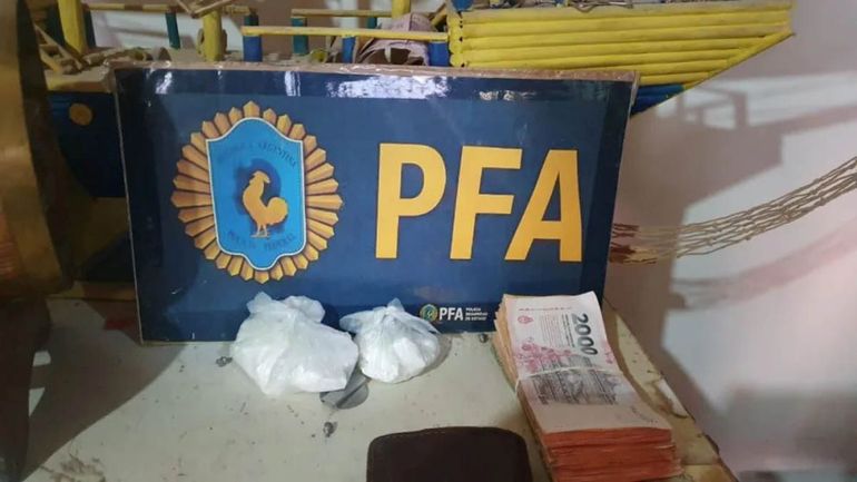 La droga y el dinero fue incautada en el allanamiento efectuado por la Fiscalía Federal en el asentamiento cipoleño.&nbsp;