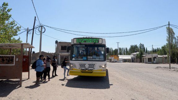 Los vecinos se quejaban por las demoras del colectivo: casi una hora de recorrido hacia Neuquén.