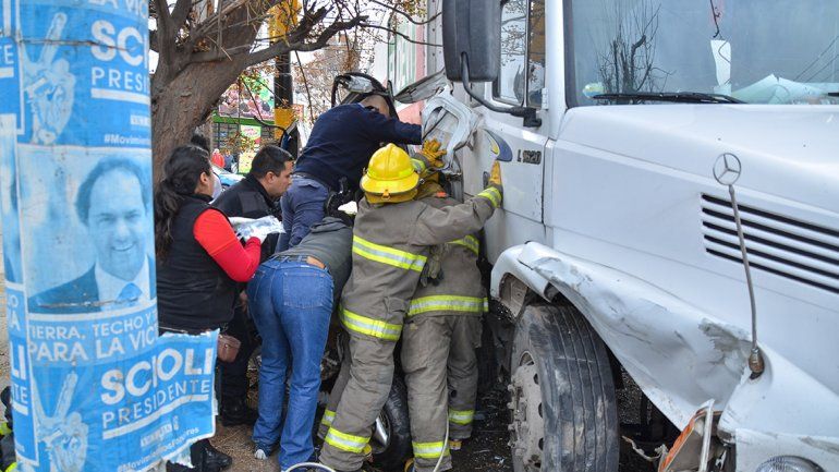 Las impactantes fotos del dramático rescate en Neuquén
