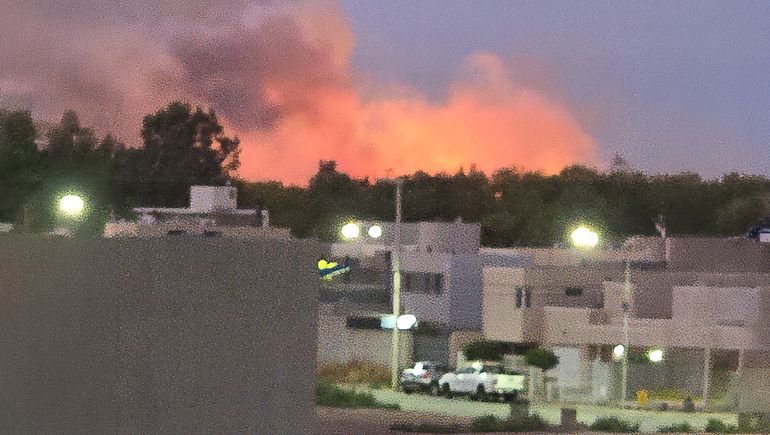 Impactante incendio a la altura del tercer puente atemoriza Cipolletti y Neuquén