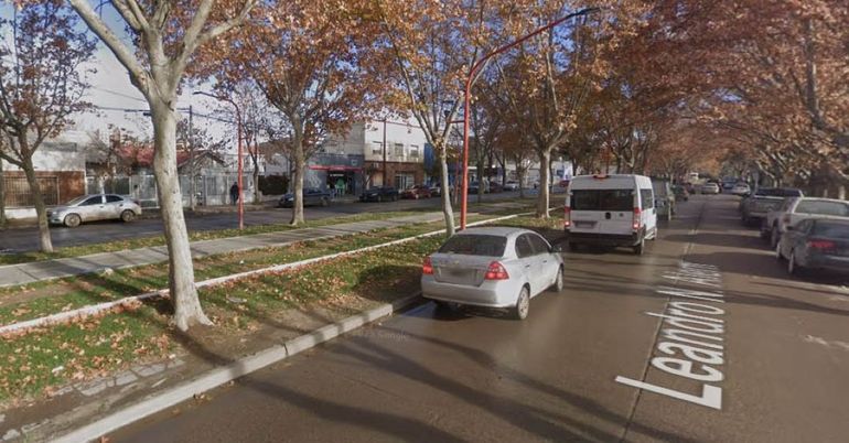 El ladrón intentó entrar al comercio ubicado sobre la calle Alem. Al lado dormían policías