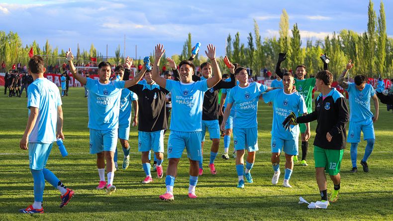 Alianza avanzó y dejó a Independiente de Neuquén fuera del Regional Amateur.