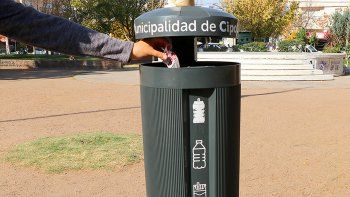 la muni compro costosos cestos para plazas y la zona comercial