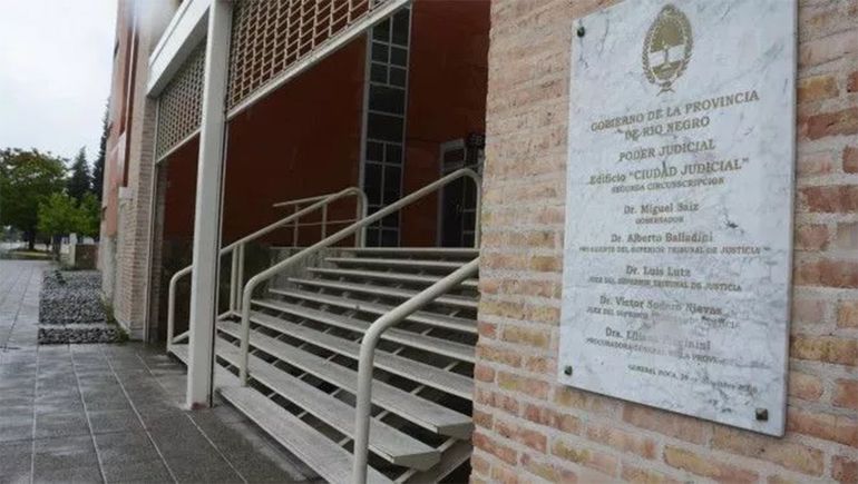 El caso se desat&oacute; a partir del hallazgo de un rev&oacute;lver en un procedimiento judicial en el barrio Tiro Federal.