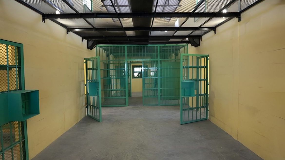 Una mujer fue a visitar a un preso y la acusaron de llevarle un paquete lleno de drogas. Ocurrió en el Establecimiento Penal de Viedma. | LMCipolletti.com Una mujer fue a visitar a un preso y la acusaron de llevarle un paquete lleno de drogas. Ocurrió en el Establecimiento Penal de Viedma.