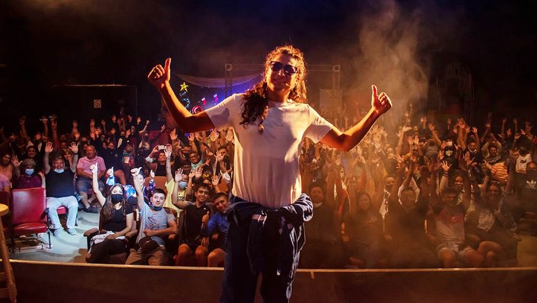 El espectáculo del Petroka la está rompiendo en Las Grutas