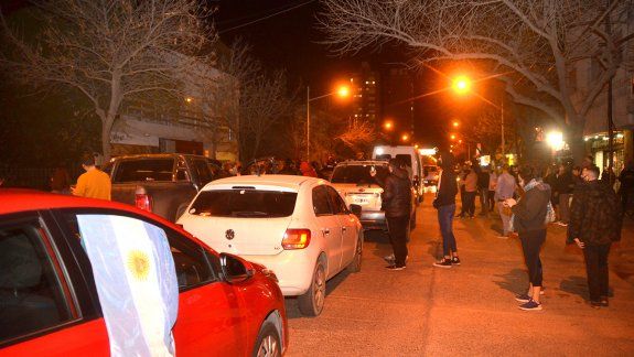 Comerciantes y vecinos cipoleños se movilizaron en contra del regreso a Fase 1