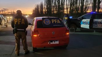 la federal lo atrapo con droga y un arma en el tercer puente