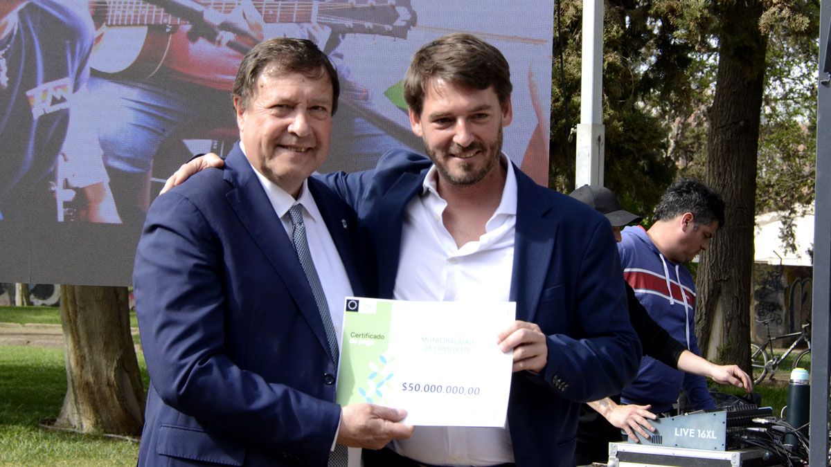 El Gobernador de Río Negro junto al Intendente de Cipolletti encabezaron los anuncias de aniversario.