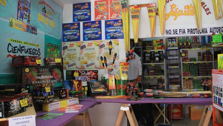 Fernández Oro se suma a la moda de prohibir la pirotecnia