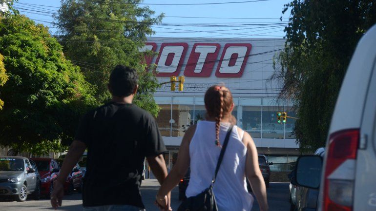 El incidente ocurrió en el estacionamiento del Coto de Neuquén.