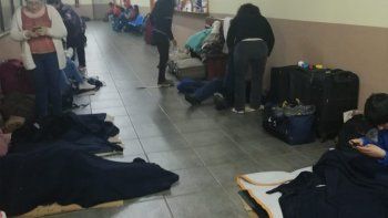 turistas chilenos durmieron cuatro dias en la terminal de bariloche