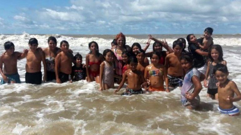 Viedma: niñas y niños de un merendero conocieron el mar