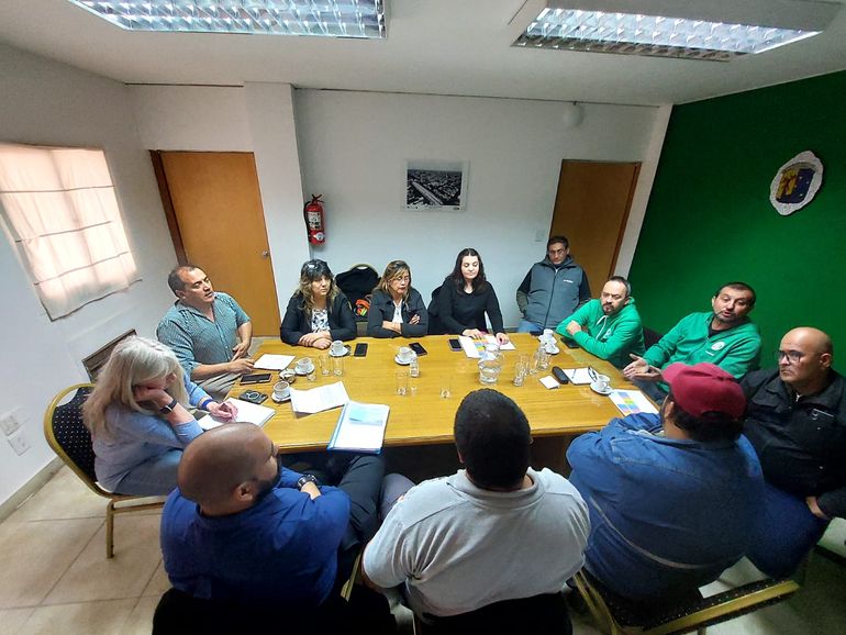 Sindicalistas y funcionarios del Ejecutivo municipal empezaron a negociar mejoras en los salarios del personal.