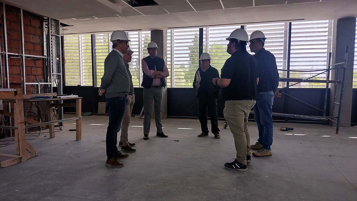 Recorrida por los avances en el moderno edificio de Energía