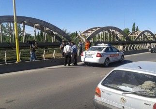 Policía evitó que un hombre se arrojara al río