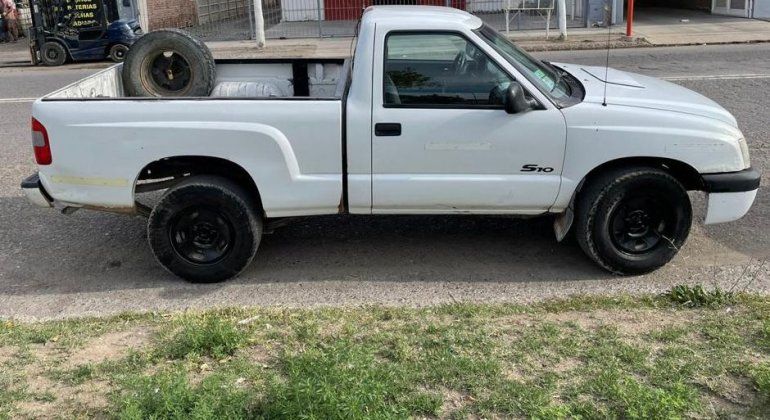 Cipoleños en problemas: paseaban por Neuquén en una camioneta robada