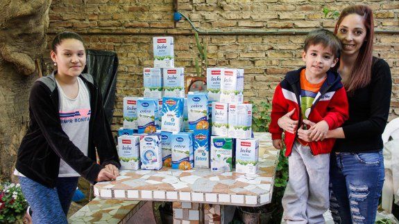 Una vecina juntó más de mil litros de leche para merenderos