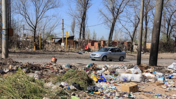 Un microbasural cercano al predio de La Amistad fue erradicado hace una semana y ya lo volvieron a armar.&nbsp;