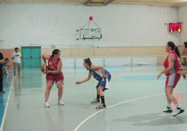 Las chicas del Municipal, líderes e invictas