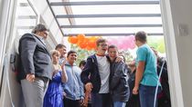 Matías cumple funciones de maestranza en la delegación municipal de calle Brentana y Maxi se desempeña como cadete en el CCC.