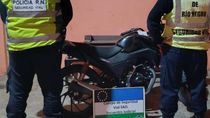 La moto Honda era transportada en una camioneta. La investigación determinó que había sido denunciada como robada. 