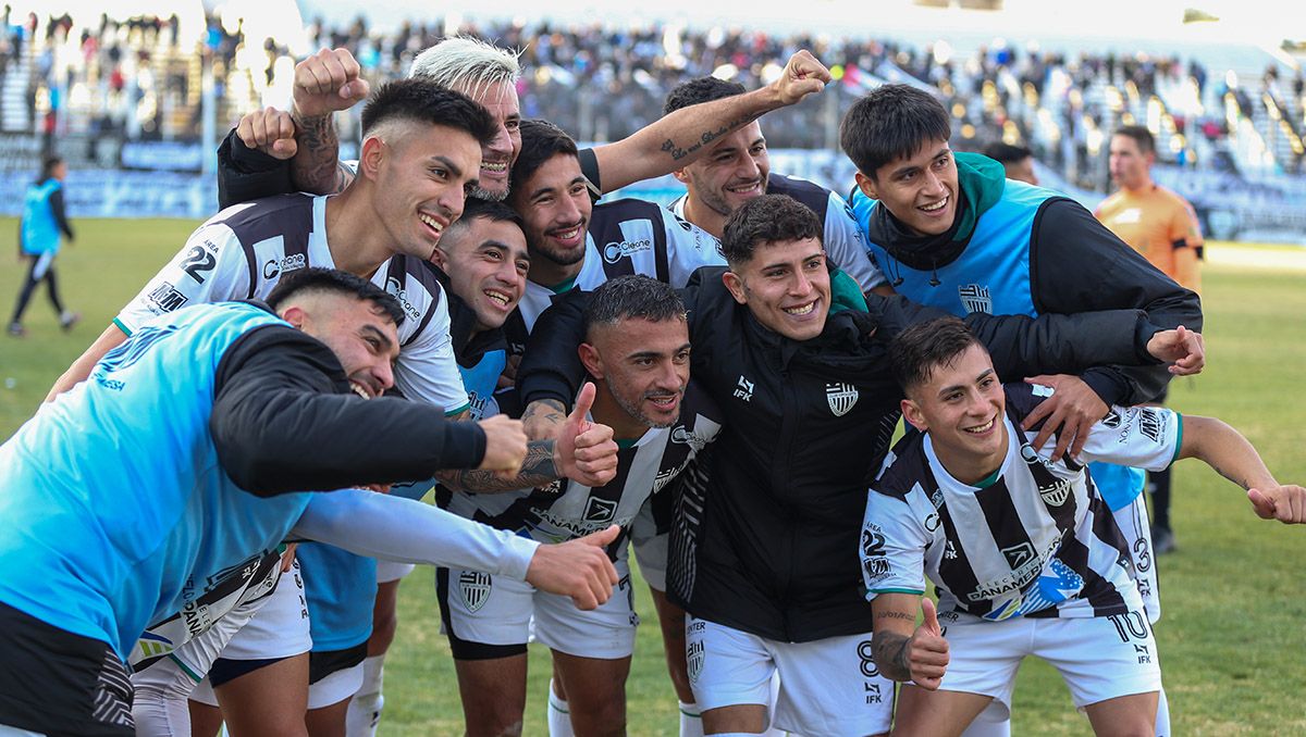 A fuerza de triunfos y golazos