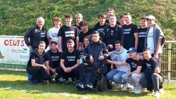 El joven jugador de rugby que quedó cuadripléjico tras recibir una fuerte entrada de un rival en Francia.