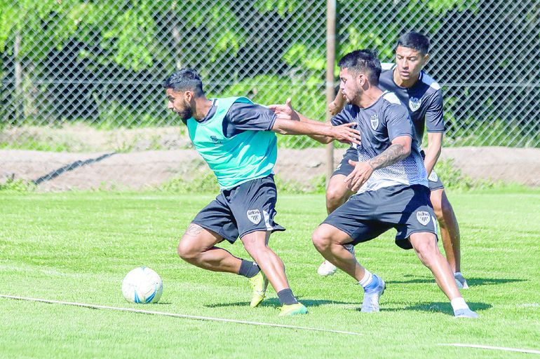 Matías Carrera tiene una oferta de Chile para dejar Cipo.