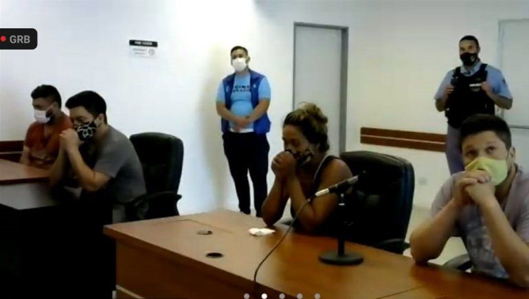 Cuatro acusados por quemar vivo y matar a un vecino