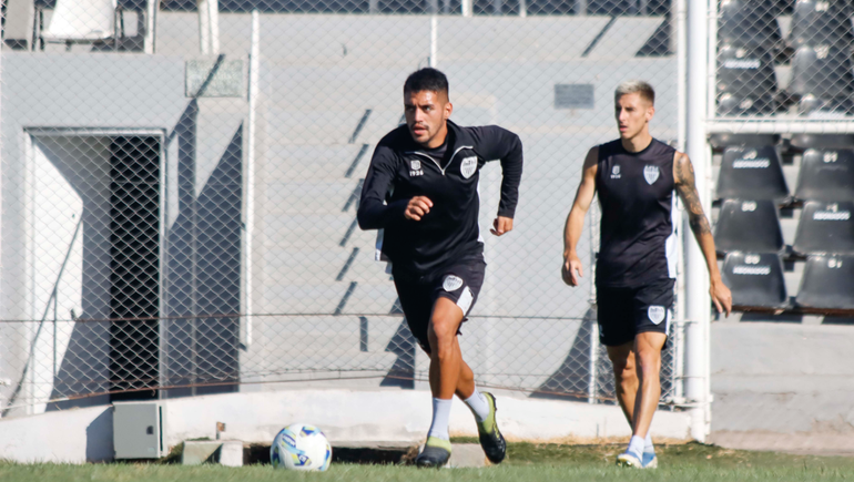 Cipolletti tienen en Maximiliano Amarfil a una de sus fijas en la mitad de la cancha. Foto: archivo Anahí Cárdena