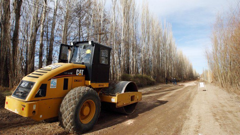 Las máquinas dejan poco espacio para el paso de los vecinos.