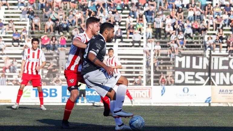 Lejos del gol y hundido en la tabla de posiciones