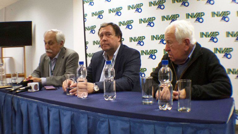 El gobernador Alberto Weretilneck anunció la firma del contrato desde Holanda. Aseguró que la adjudicación fue por el prestigio internacional del Invap.