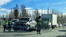 Un motociclista se salvó de milagro tras el choque en cadena.