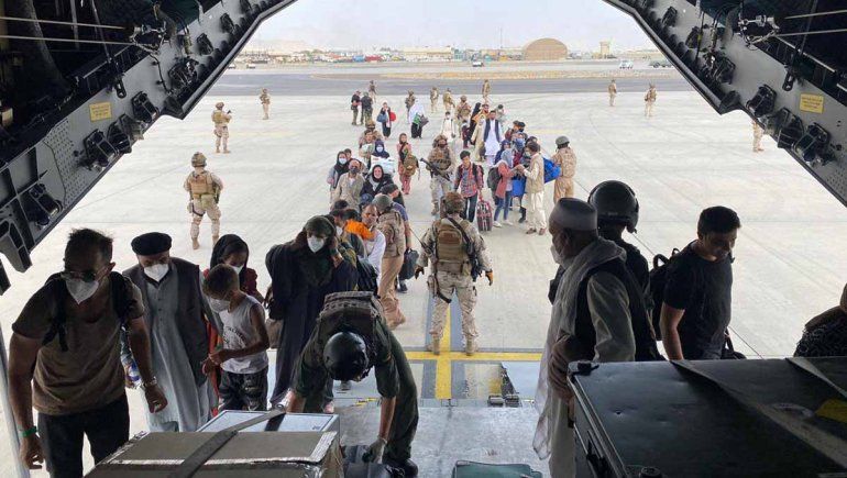 Continúan las multitudinarias evacuaciones en Kabul